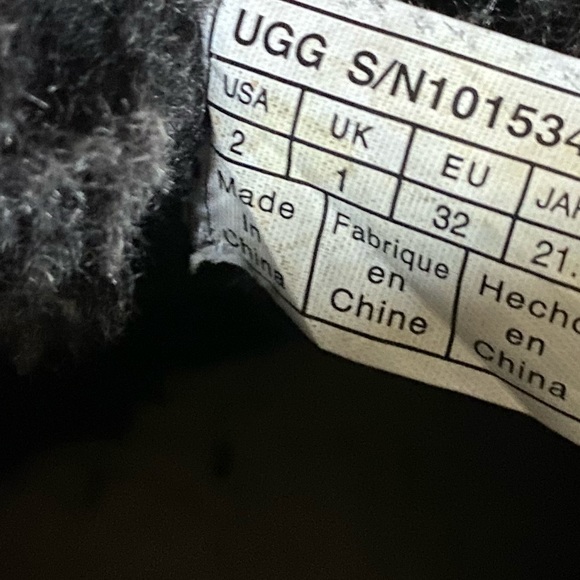 Girls Black Ugg Boots - Picture 2 of 7